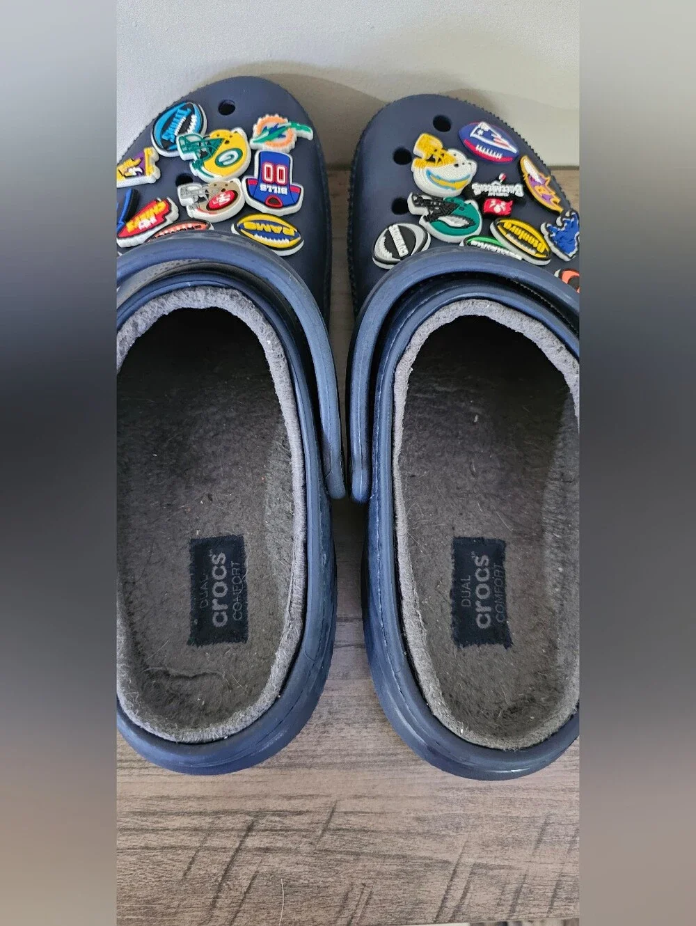 CROCS Men Navy Blue Plush Lined Clog NFL Football Team Charms Men Size 11